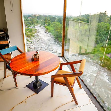 Aachman River And Valley View Resort Dharamshala - A Riverside Resort With Balcony View 외부 사진