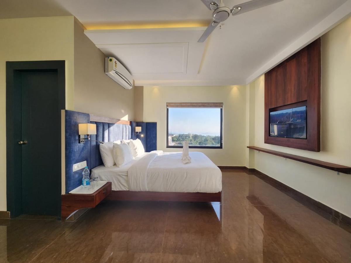 Aachman River And Valley View Resort Dharamshala - A Riverside Resort With Balcony View 외부 사진