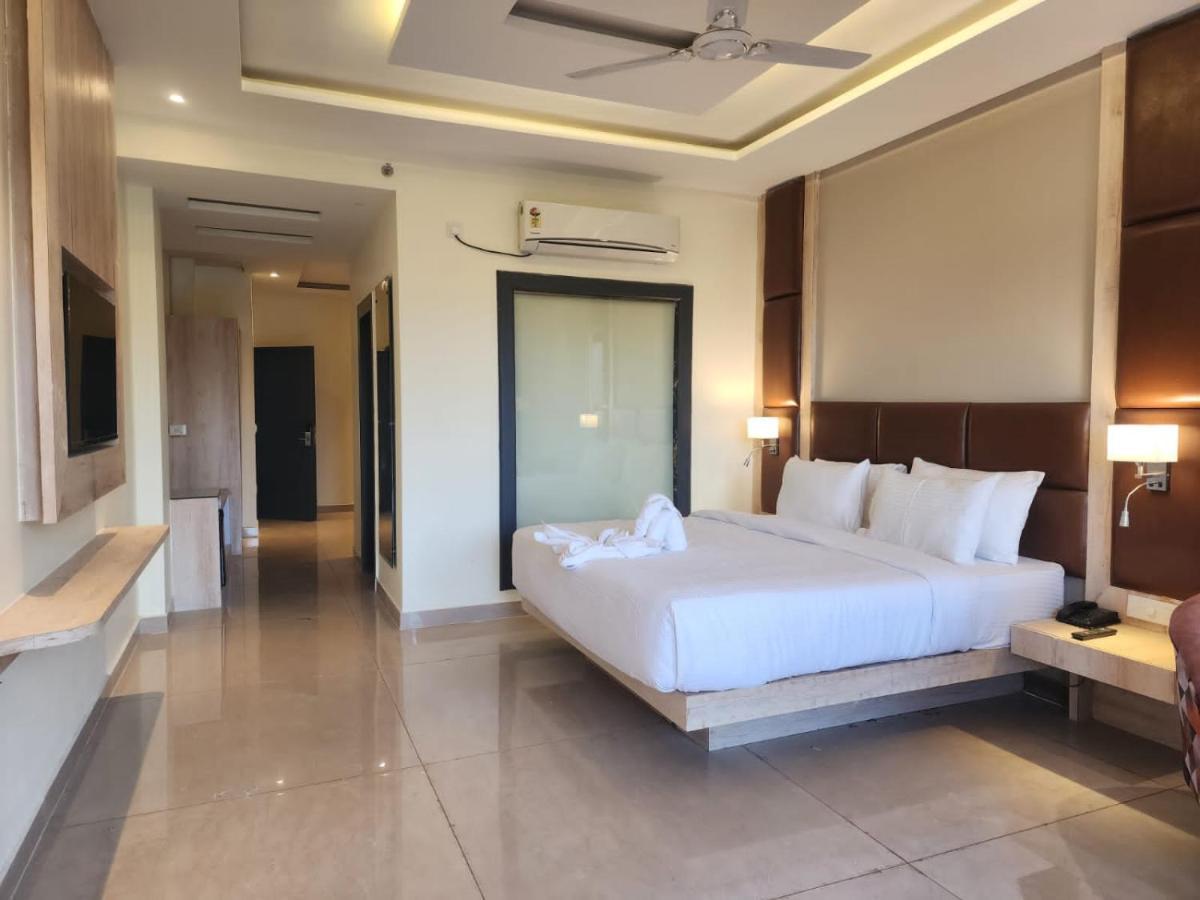 Aachman River And Valley View Resort Dharamshala - A Riverside Resort With Balcony View 외부 사진