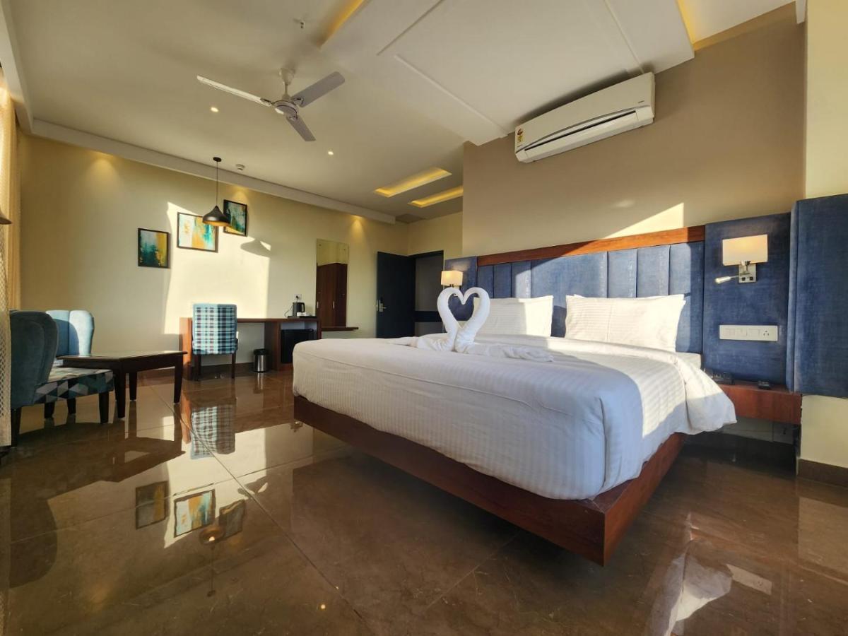 Aachman River And Valley View Resort Dharamshala - A Riverside Resort With Balcony View 외부 사진