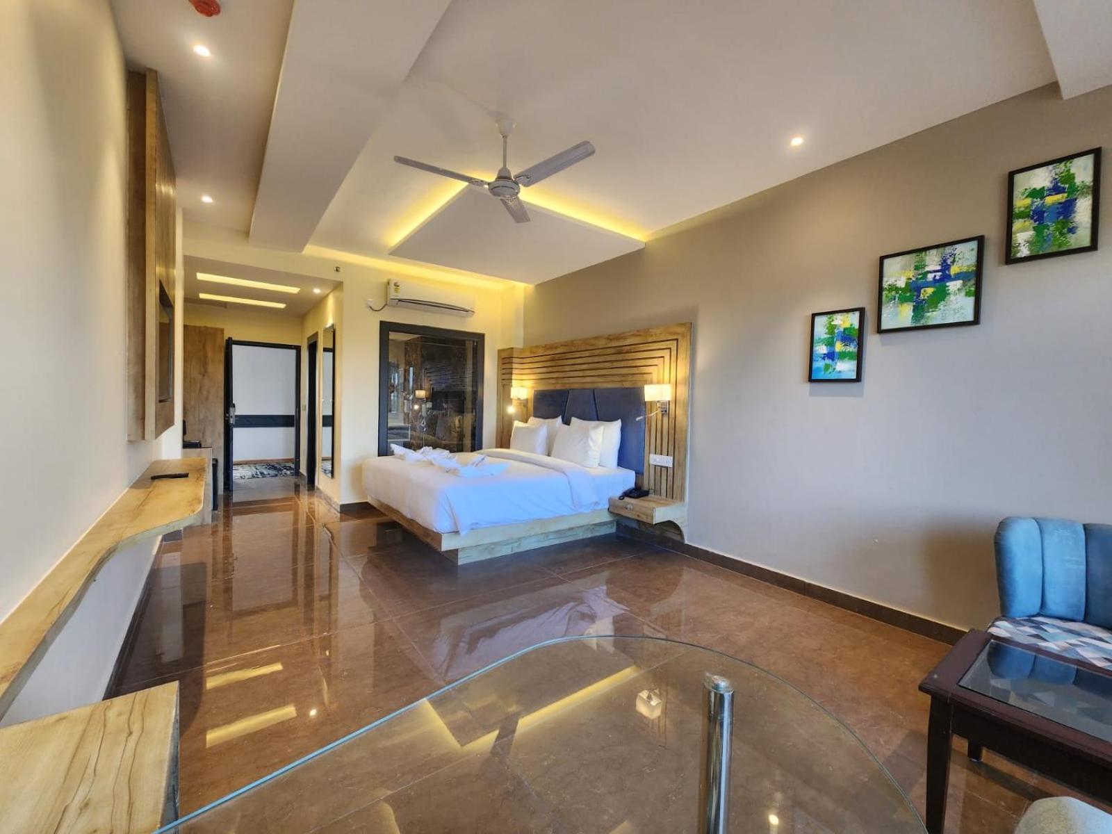Aachman River And Valley View Resort Dharamshala - A Riverside Resort With Balcony View 외부 사진
