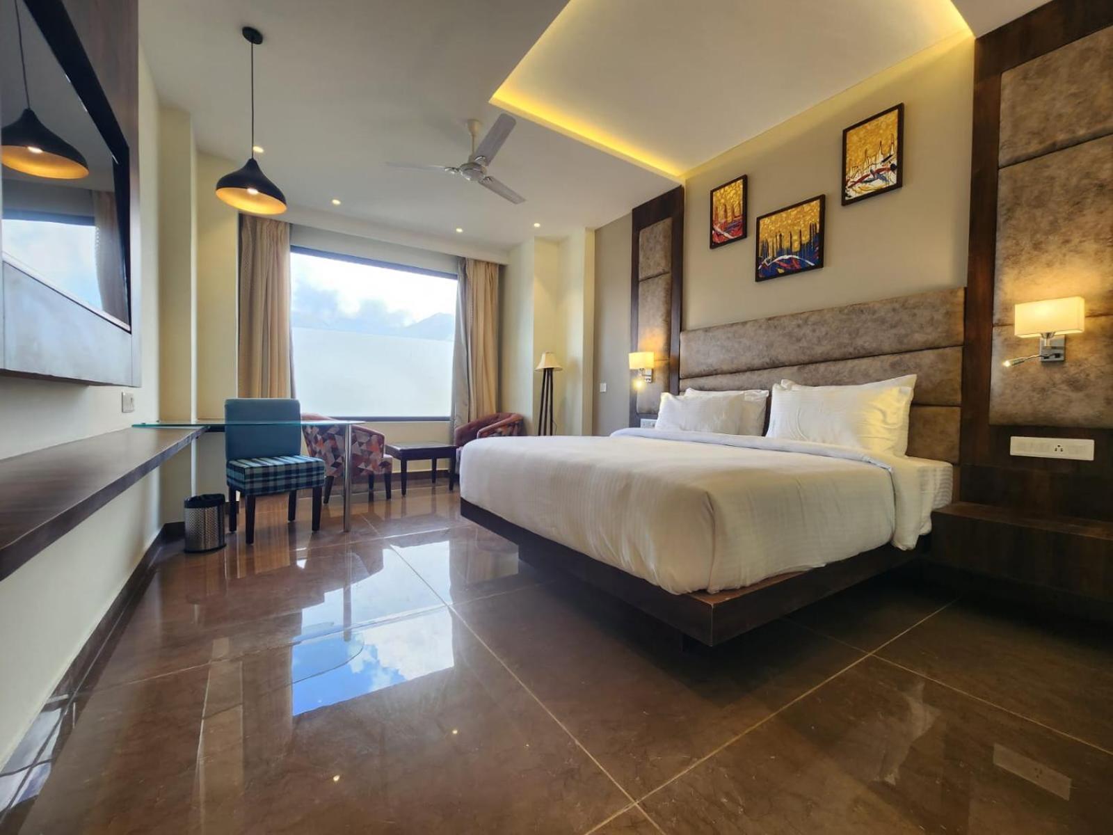Aachman River And Valley View Resort Dharamshala - A Riverside Resort With Balcony View 외부 사진