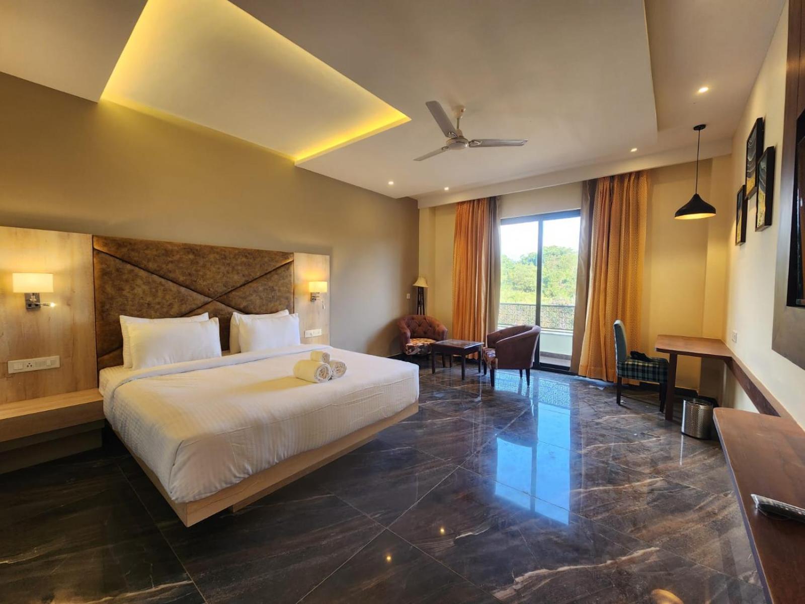 Aachman River And Valley View Resort Dharamshala - A Riverside Resort With Balcony View 외부 사진