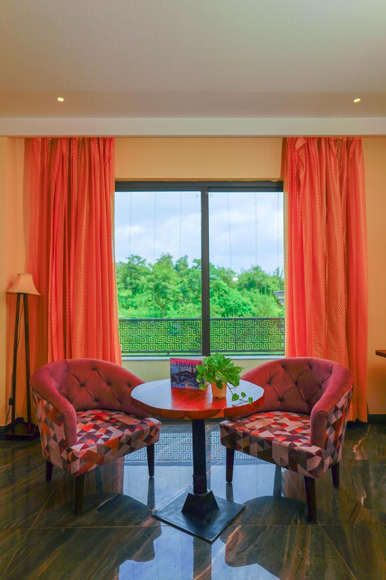 Aachman River And Valley View Resort Dharamshala - A Riverside Resort With Balcony View 외부 사진