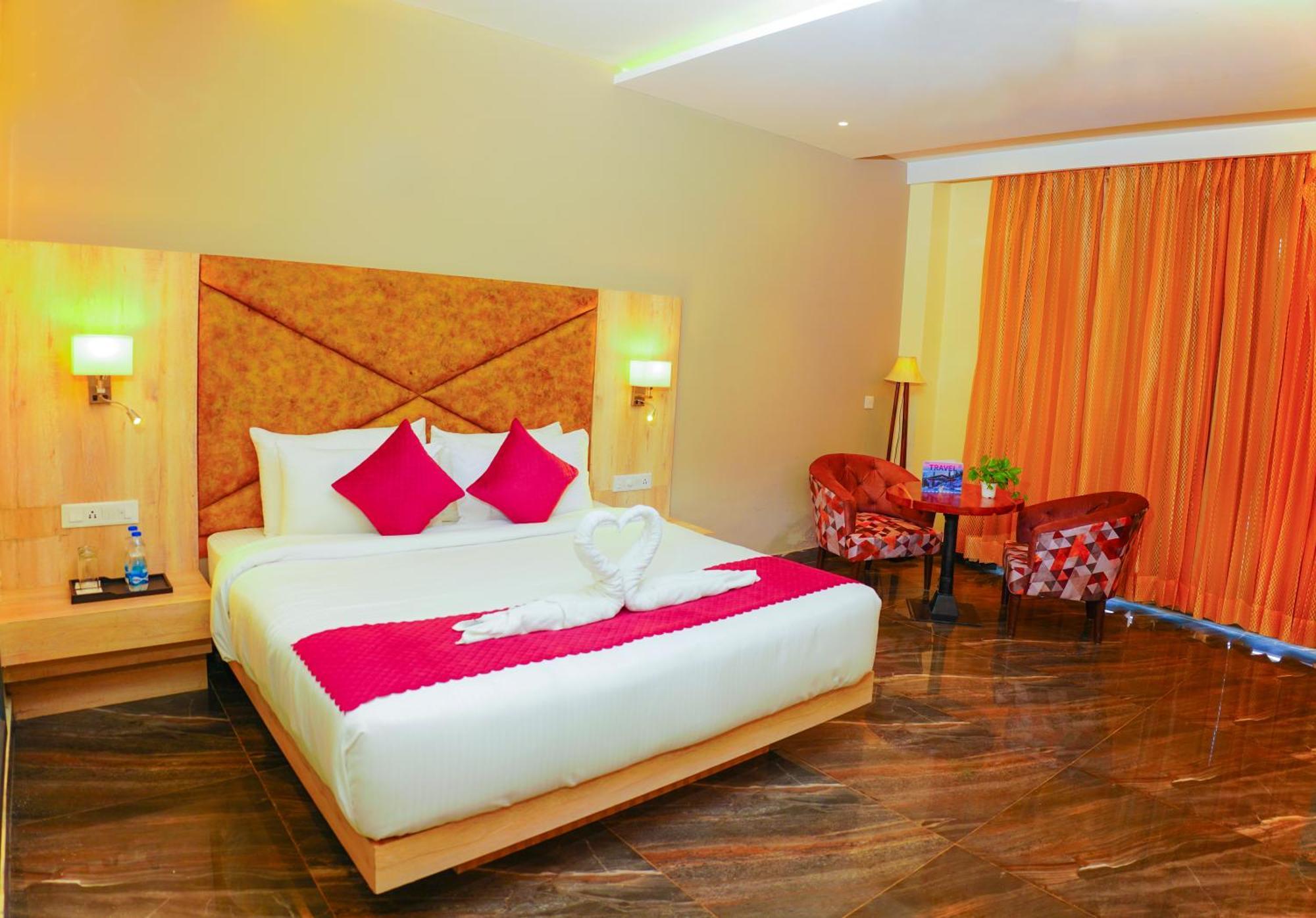 Aachman River And Valley View Resort Dharamshala - A Riverside Resort With Balcony View 외부 사진