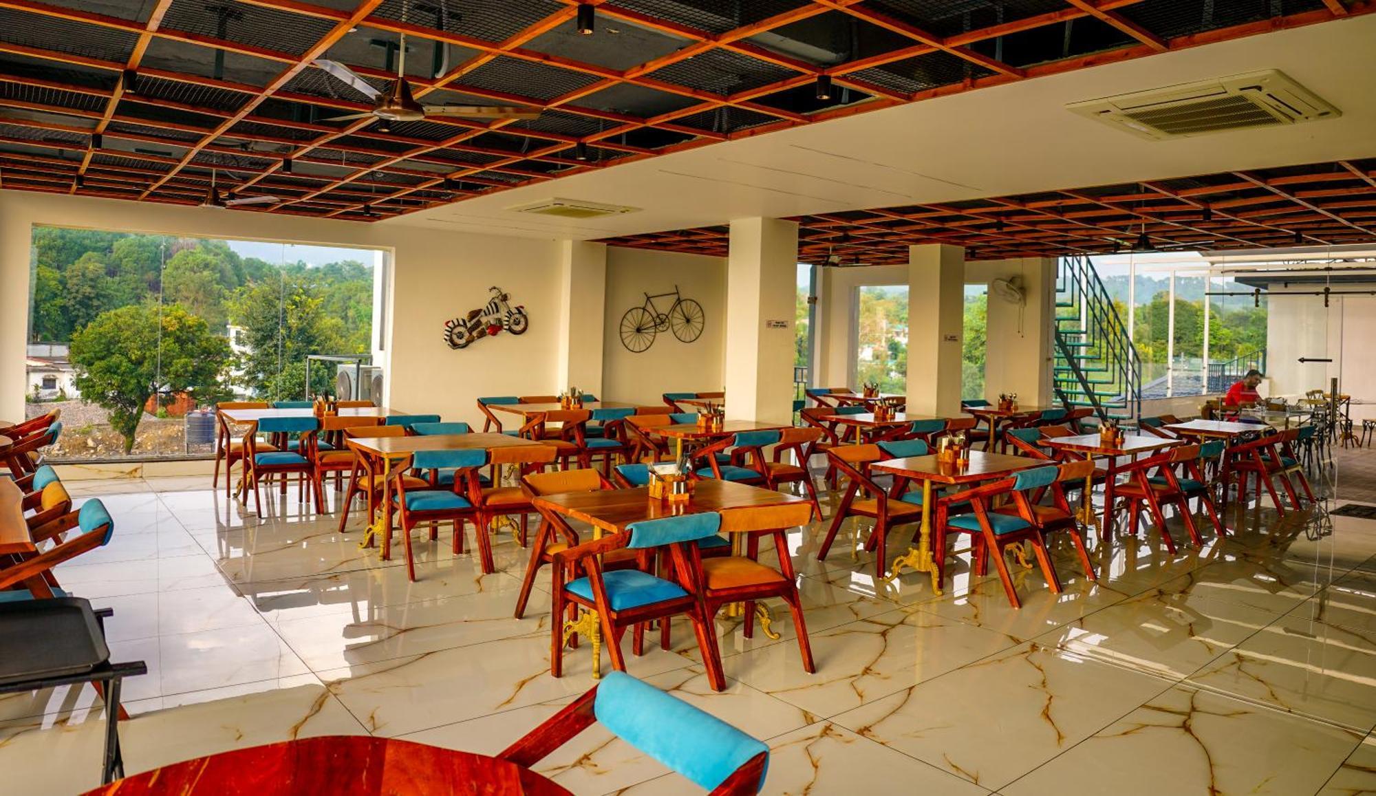 Aachman River And Valley View Resort Dharamshala - A Riverside Resort With Balcony View 외부 사진