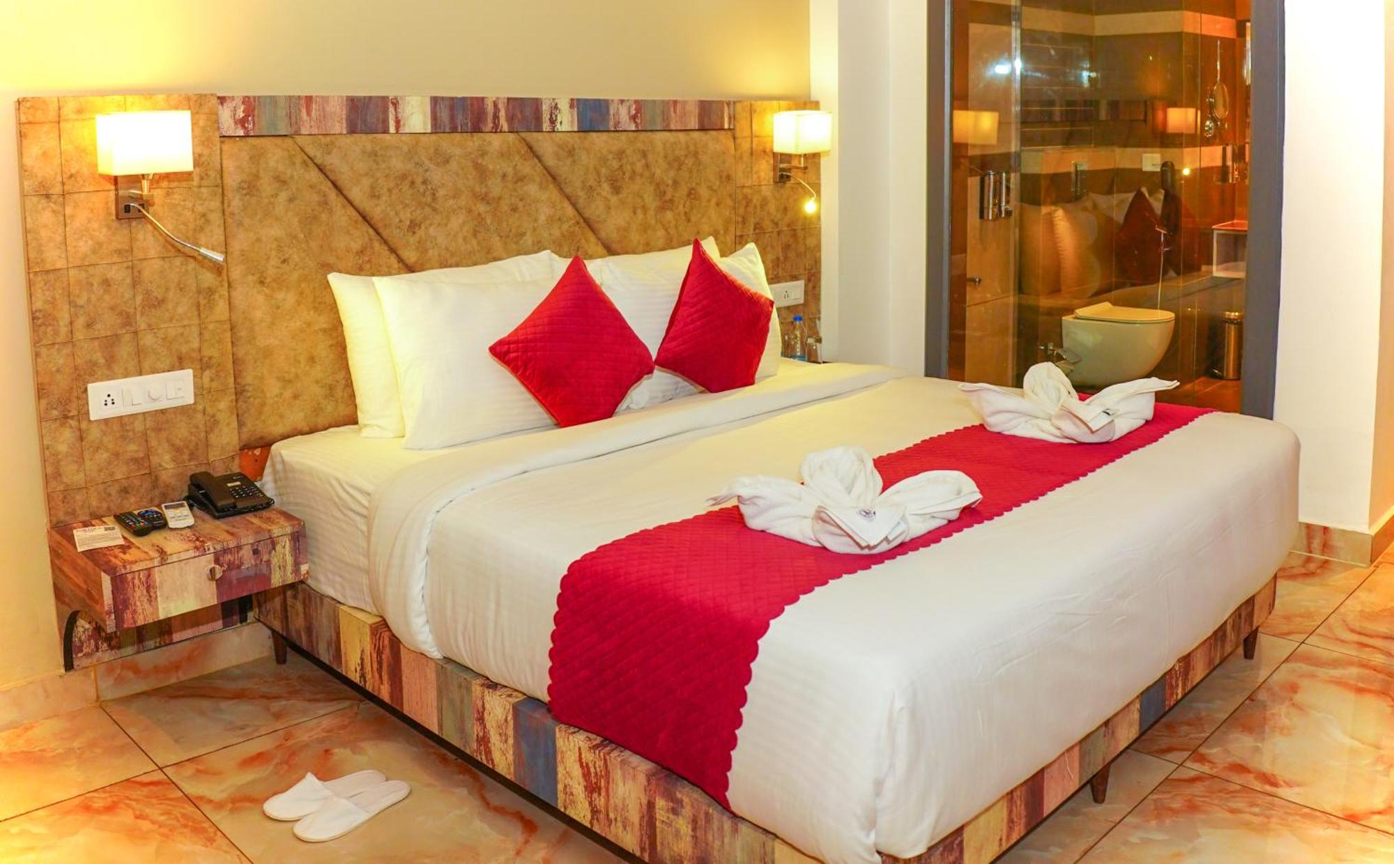 Aachman River And Valley View Resort Dharamshala - A Riverside Resort With Balcony View 외부 사진