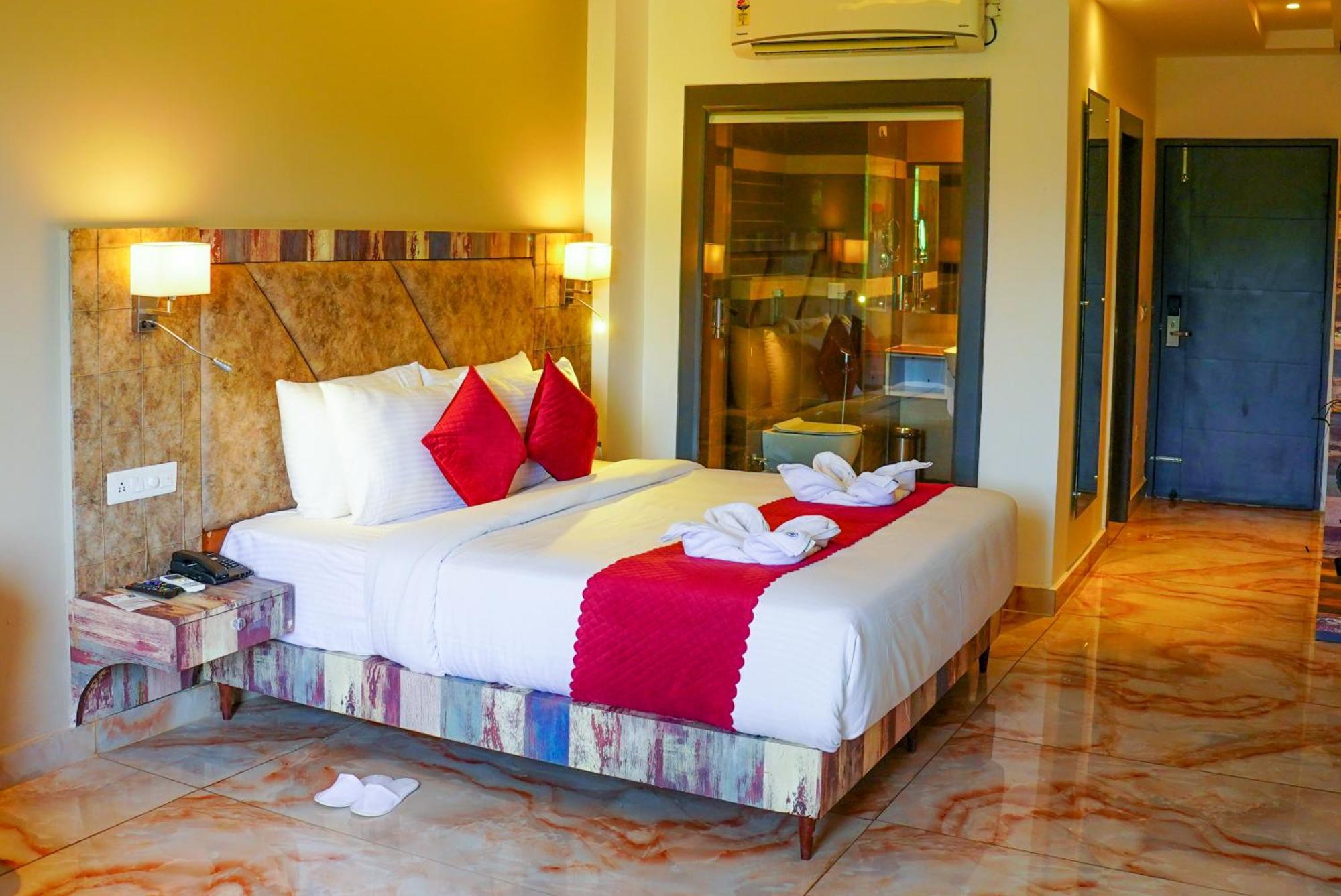Aachman River And Valley View Resort Dharamshala - A Riverside Resort With Balcony View 외부 사진